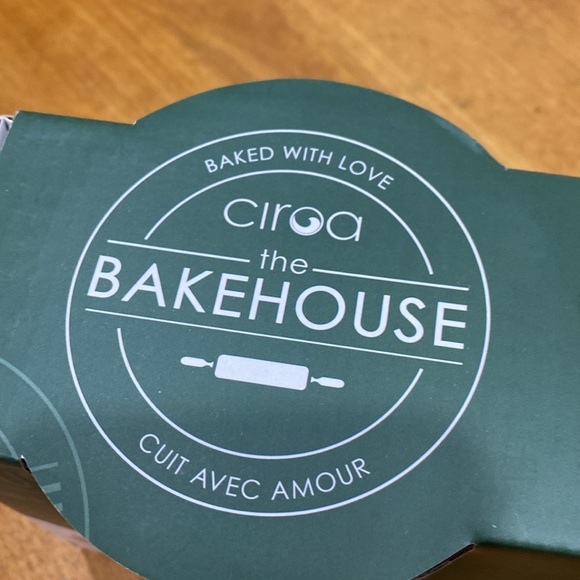 NWOT.  Circa the Bakehouse, set of 4, ceramic ramekins. - Picture 5 of 9